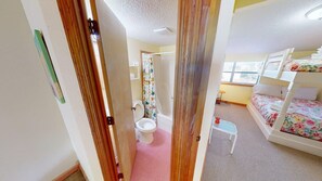 2 slaapkamers, een strijkplank/strijkijzer, gratis wifi, beddengoed