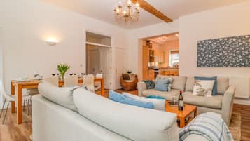 3 bedrooms, individually decorated, individually furnished, free WiFi