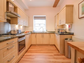 冰箱、洗碗机、电热水壶、烤面包机