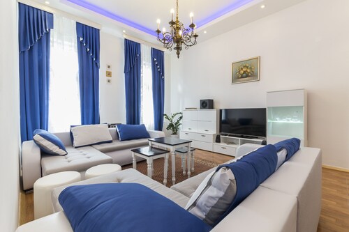 E&E Apartments 4* Free Parking / City Center LJ