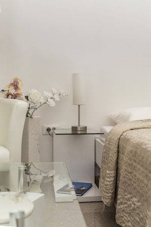 4 bedrooms, in-room safe, iron/ironing board, WiFi