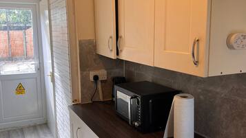 House, Multiple Beds | Private kitchen | Fridge, microwave, oven, stovetop