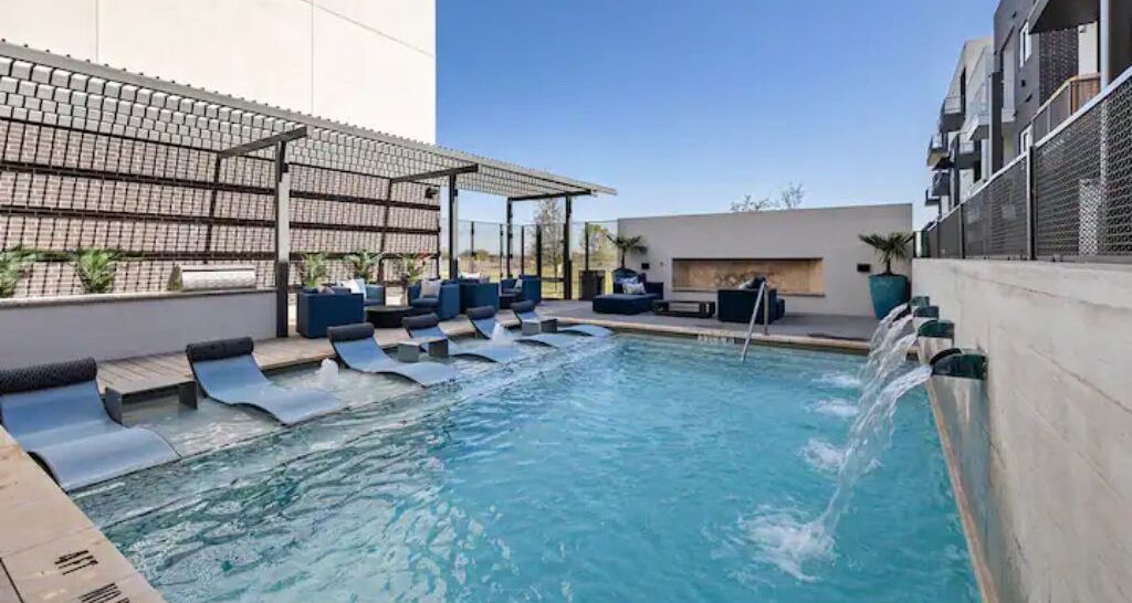 1 bdr Suite w/ pool, workspace, 17mins from Domain