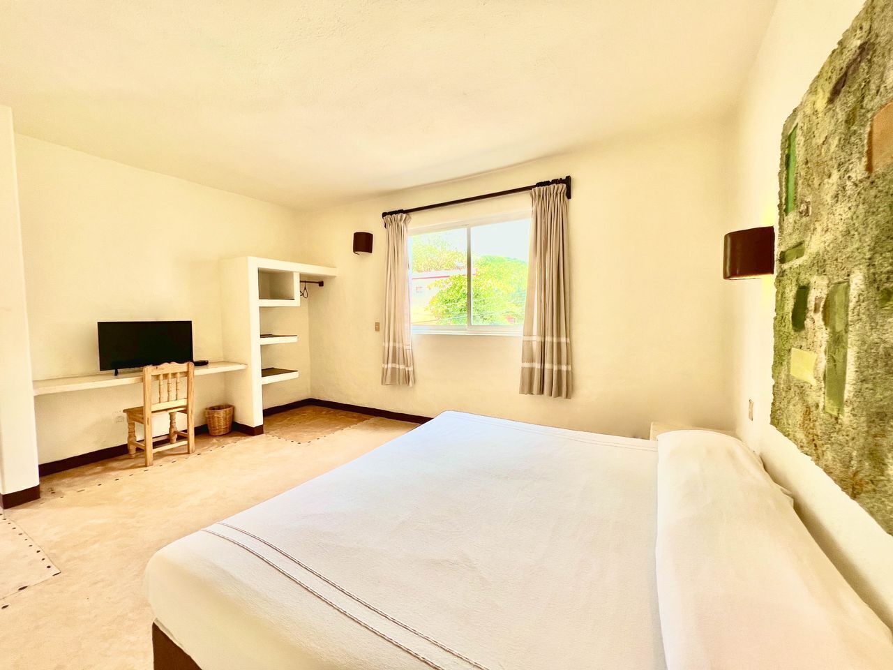 Premium bedding, in-room safe, individually decorated