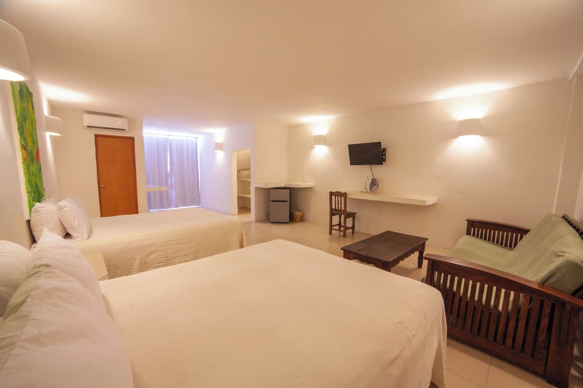 Comfort Quadruple Room, Poolside