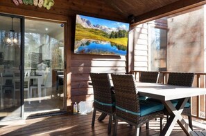 屋外ダイニングエリア