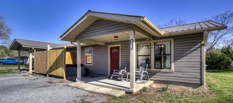 Jaxon's Mountain River Retreat w/Hot Tub, Arcade, 2 King Beds, Leather Recliners