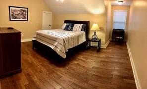 5 habitaciones, escritorio, tabla de planchar con plancha y wifi