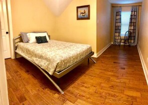5 bedrooms, desk, iron/ironing board, WiFi
