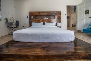 4 bedrooms, in-room safe, WiFi, bed sheets - Adehya the Villa (Duncans)