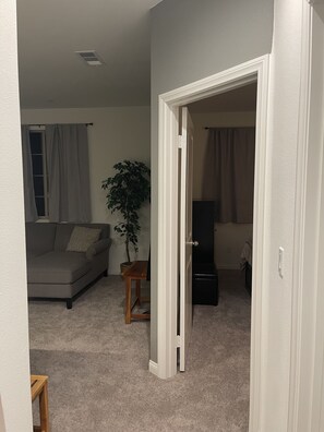 Smart TV - Beautiful, brand new next gen suite near Temecula wine country (Winchester)