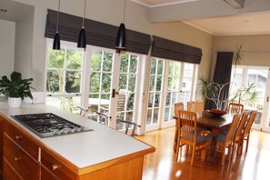 Private kitchen - Bungalow by Cornwall Park (Auckland)
