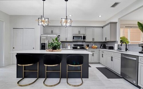 Boutique hotel style large 6 bed pool home with south facing private pool + spa