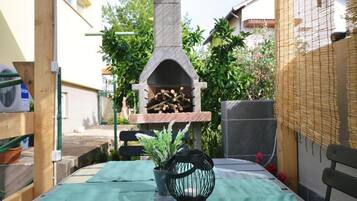 Apartemen (One Bedroom Apartment with Terrace) | Area BBQ/piknik