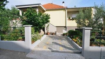 Apartemen (One Bedroom Apartment with Terrace) | Pintu masuk properti