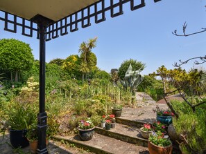 Cottage | Property grounds