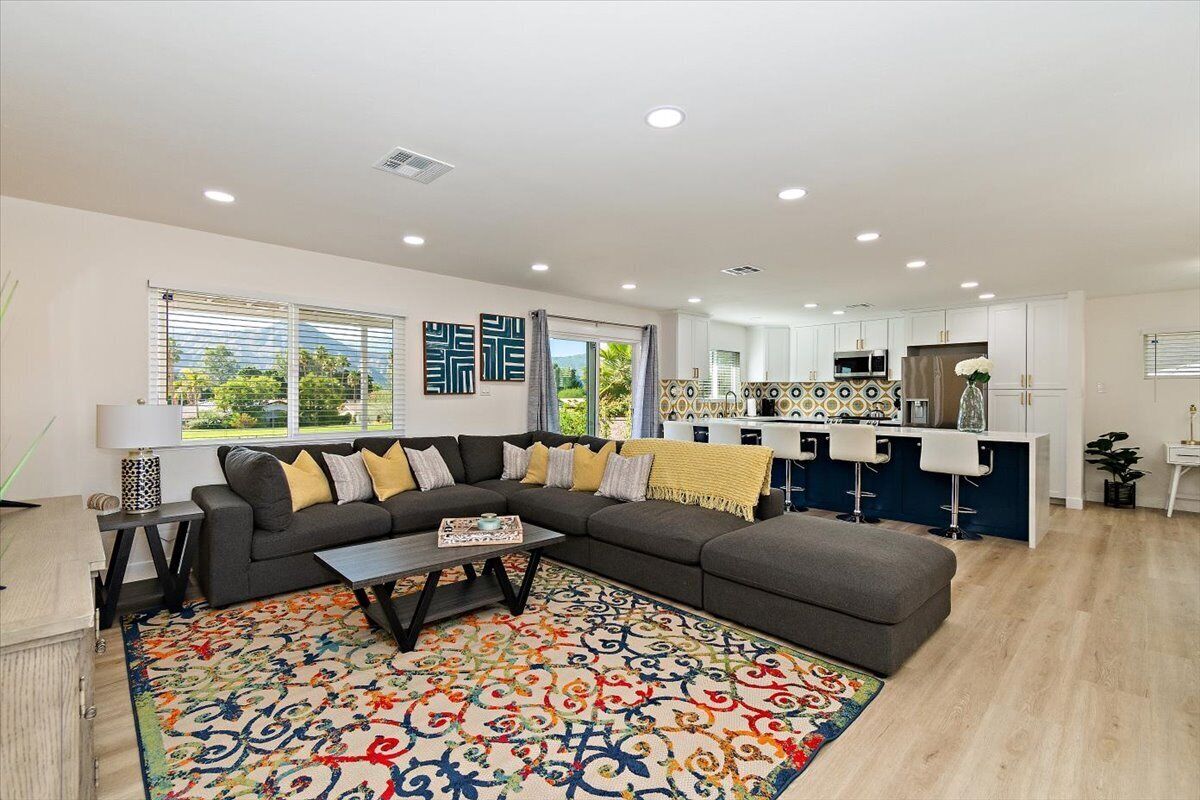 Cozy Home Overlooking Golf Course!