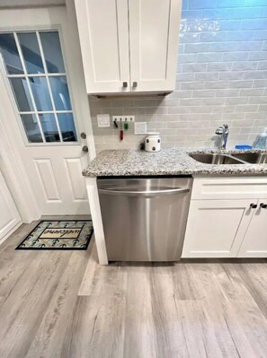 Hair dryer, towels, soap, shampoo - Beachy 2bd Townhouse w/ Garage (New Smyrna Beach)