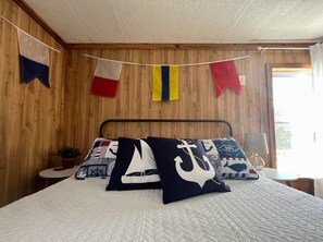 3 bedrooms, iron/ironing board, free WiFi, bed sheets - Near Downtown & Beaches! Dogs Stay for Free! (Manistee)
