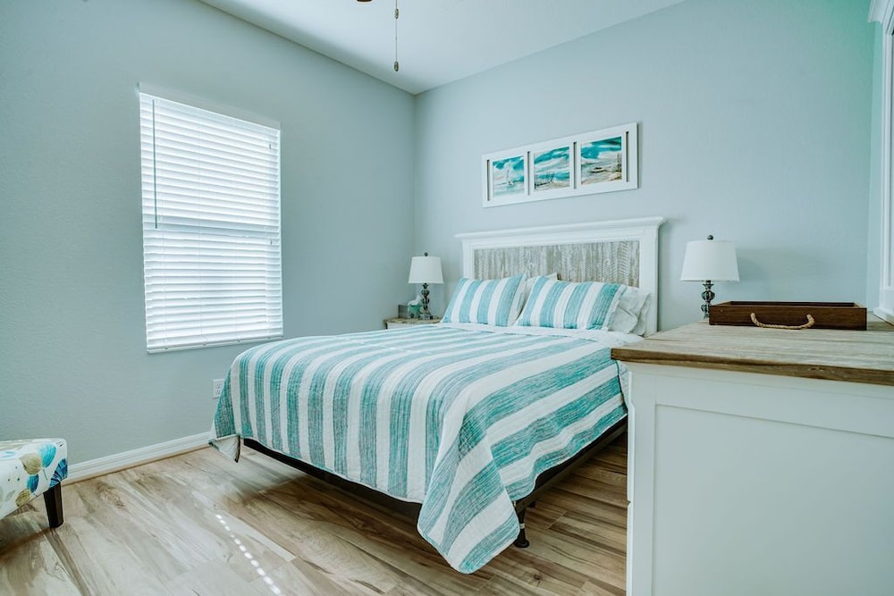 Upscale 3/2 2 miles from Shamrock Park and Beach South Venice Vrbo