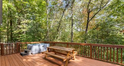 By & By - 2 Bed/1 - Bath with Hot Tub/Dog-Friendly/Dog Pen!