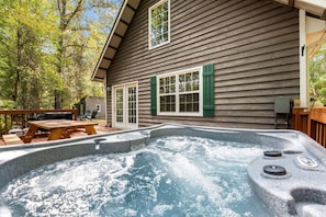 Outdoor dining - By & By- 2 Bed1 Bath with Hot Tub, Dog Friendly (Dahlonega)