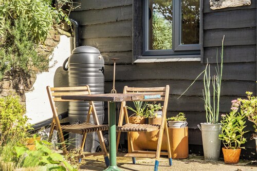 Little Linney - Sleeps 2 - Garden - Parking - Wifi