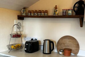 Interior - Little Linney - Sleeps 2 - Garden - Parking - Wifi (Bideford)