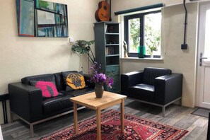 Living area - Little Linney - Sleeps 2 - Garden - Parking - Wifi (Bideford)