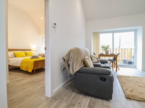 1 bedroom, individually decorated, individually furnished, free WiFi - 3 Mountain View (Llangefni)