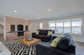 Smart-TV, DVD-spiller og bøker