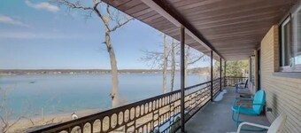 Mid-Century Modern Lake House on Wolf Lake!