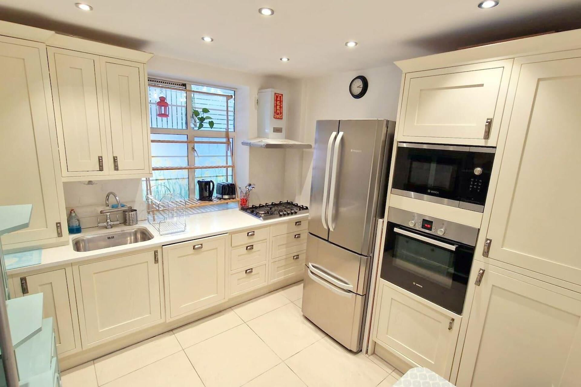 House | Private kitchen | Fridge, microwave, oven, stovetop