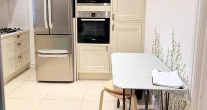 Modern 3-bed House in Surrey Quays