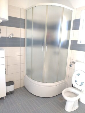 House (Three Bedroom Holiday Home with Terra) | Bathroom