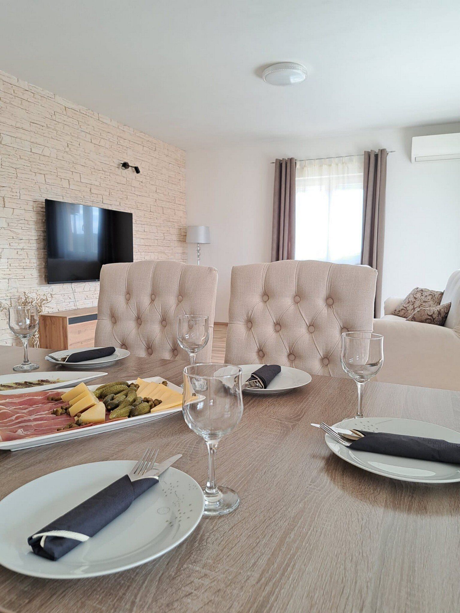 House (Three Bedroom Holiday Home with Terra) | Ruang makan