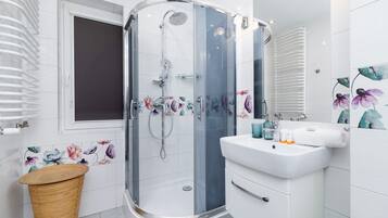 Shower, towels