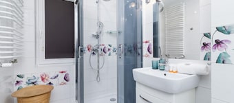 Apartment Dobrego Pasterza by Renters