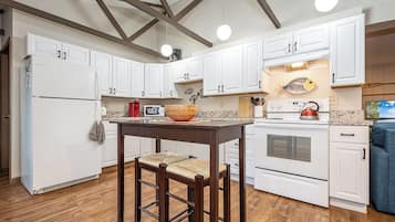 Studio (2 Bedrooms) | Property amenity