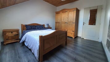 3 chambres, fer et planche à repasser, Wi-Fi gratuit