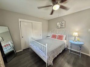 3 bedrooms, in-room safe, desk, iron/ironing board