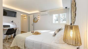 2 bedrooms, desk, travel crib, free WiFi