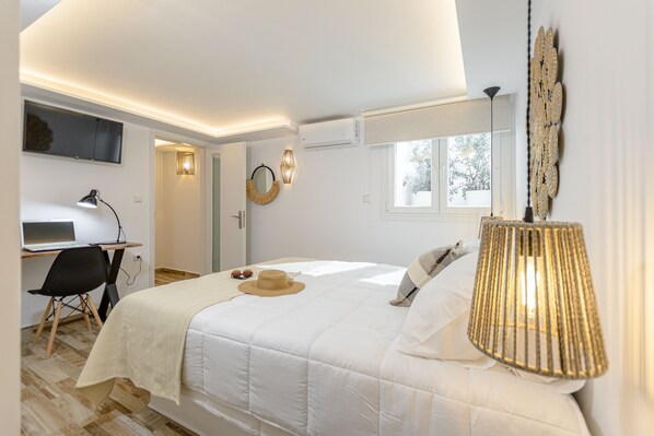 2 bedrooms, desk, travel crib, free WiFi