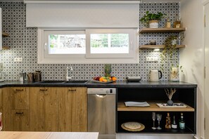 Kühlschrank, Mikrowelle, Ofen, Geschirrspüler
