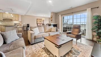 Smart TV, fireplace, DVD player