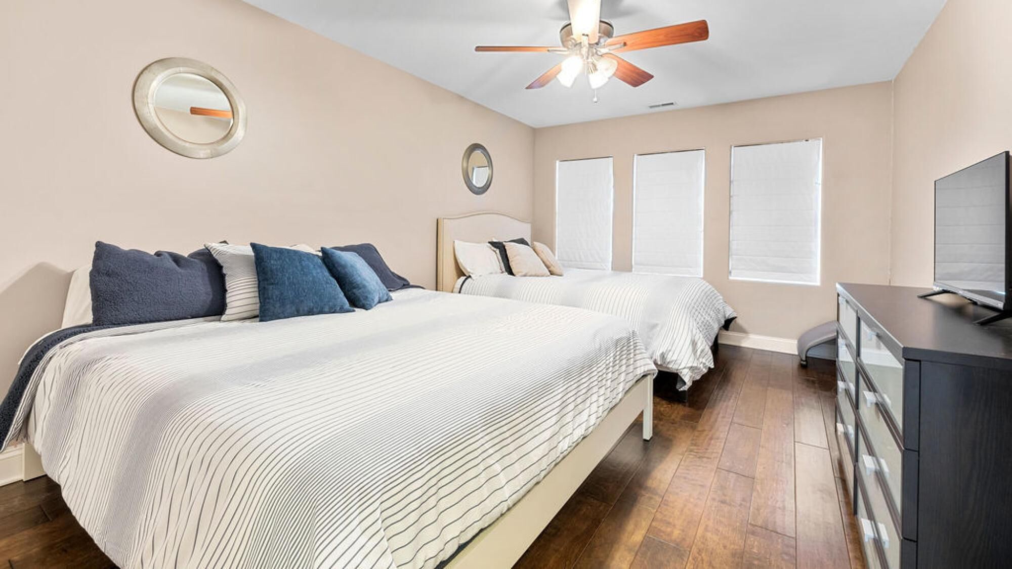 2 bedrooms, iron/ironing board, free WiFi, bed sheets