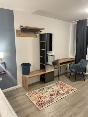 Habitación doble clásica | 1 habitación, decoración personalizada, muebles diferentes y escritorio