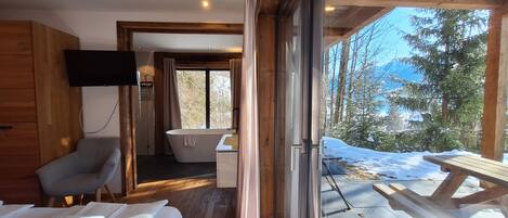 4 slaapkamers, een strijkplank/strijkijzer, gratis wifi, beddengoed