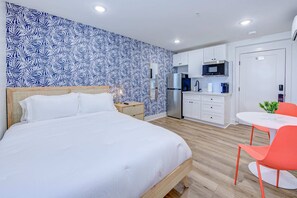 1 slaapkamer, een strijkplank/strijkijzer, wifi, beddengoed