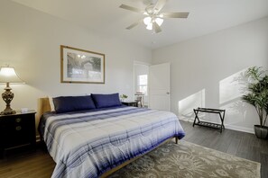 3 chambres, matelas mémoire de forme, fer et planche à repasser
